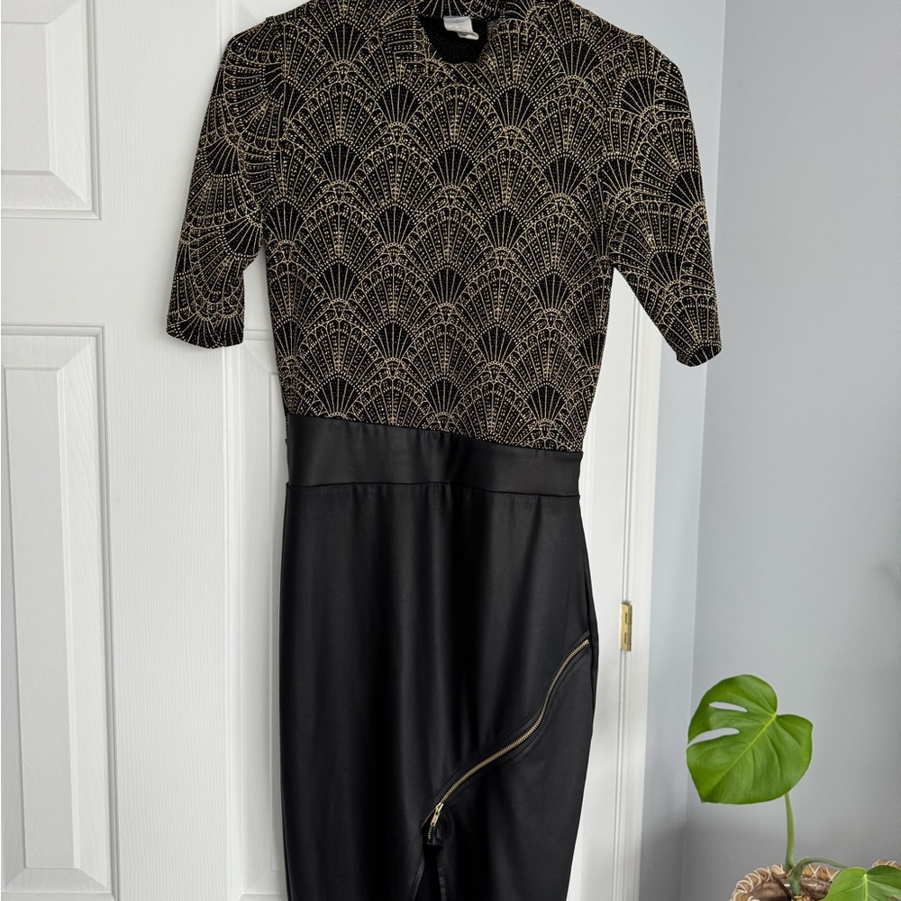 Chic Black and Gold Patterned Dress
